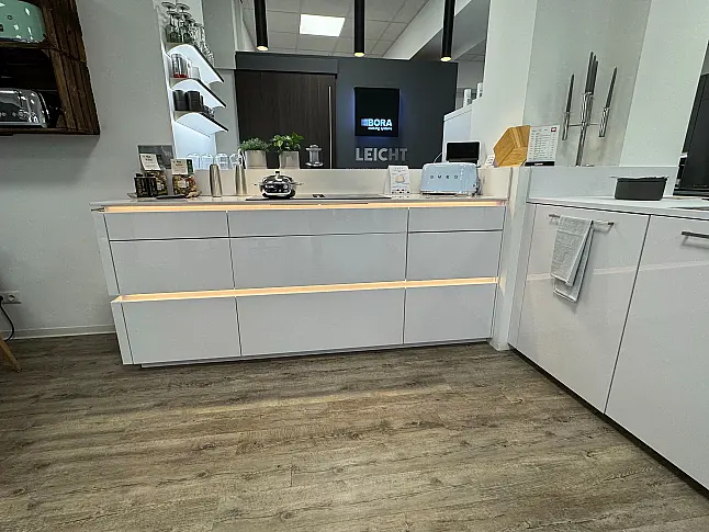 Hochwertige Nolte Musterküche Lack Arctisweiß - Bosch Accentline Geräte
