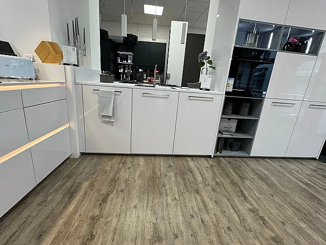 Hochwertige Nolte Musterküche Lack Arctisweiß - Bosch Accentline Geräte