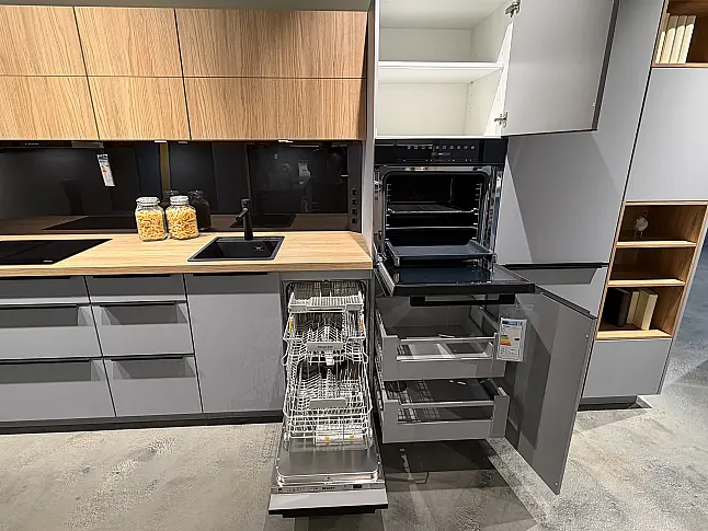 CBK 82 Nebelgrau seidenmatt kombiniert mit Dekor Honey Oak