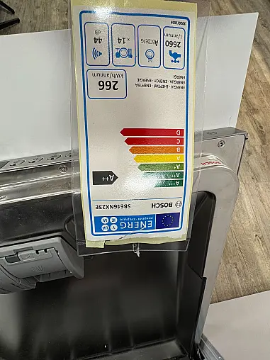 Hochwertige Nolte Musterküche Lack Arctisweiß - Bosch Accentline Geräte