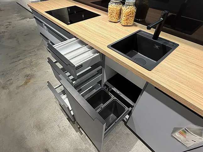 CBK 82 Nebelgrau seidenmatt kombiniert mit Dekor Honey Oak