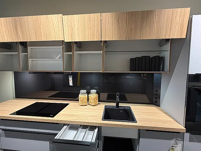 CBK 82 Nebelgrau seidenmatt kombiniert mit Dekor Honey Oak