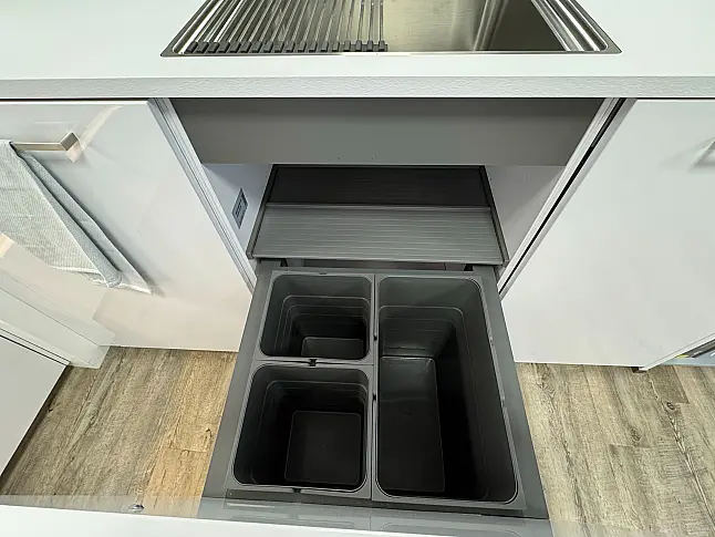 Hochwertige Nolte Musterküche Lack Arctisweiß - Bosch Accentline Geräte