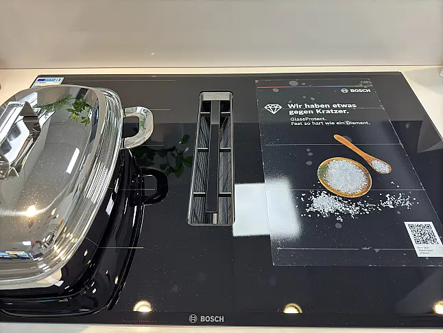 Hochwertige Nolte Musterküche Lack Arctisweiß - Bosch Accentline Geräte