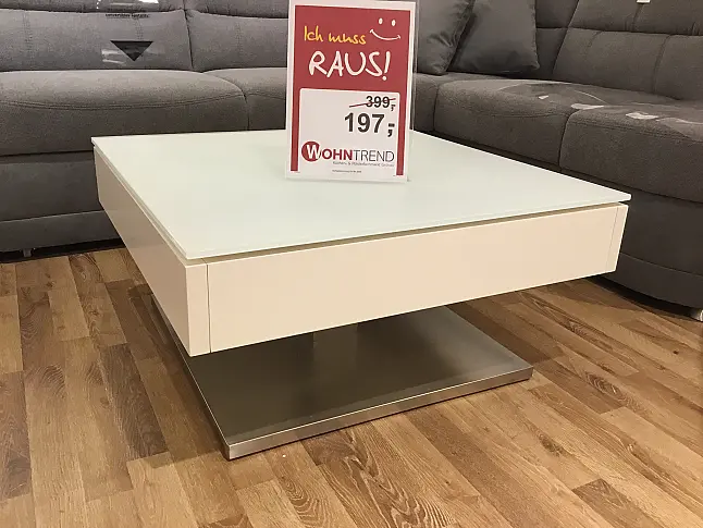 Moderner quadratischer Tisch in hellem Farbton