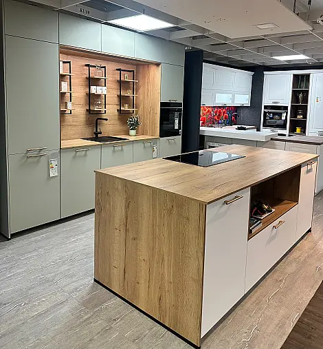Inselküche in Lack Jade Premium Matt und Stone Oak Nachbildung