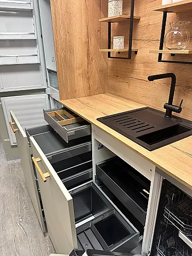 Inselküche in Lack Jade Premium Matt und Stone Oak Nachbildung