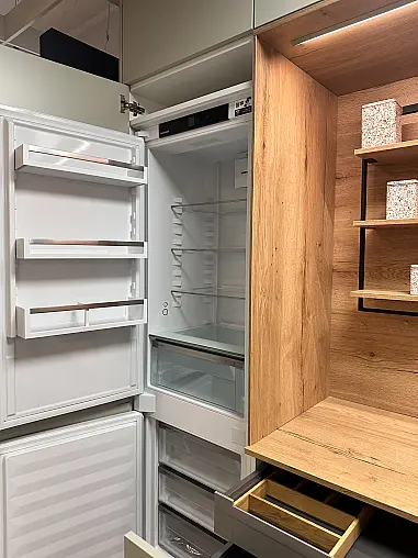 Inselküche in Lack Jade Premium Matt und Stone Oak Nachbildung