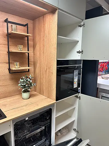 Inselküche in Lack Jade Premium Matt und Stone Oak Nachbildung