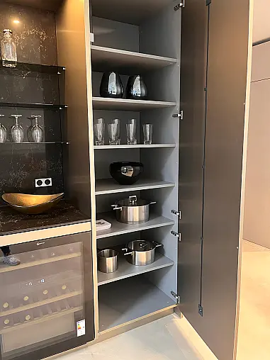 und Quarzwerkstoff Vanilla noir poliert