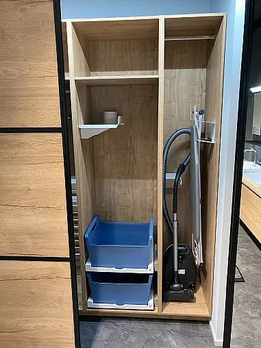 Exklusives Badezimmer mit Doppel-Waschtisch und großem LED-Spiegel - Schiebetürenschrank - Keramik-Platte