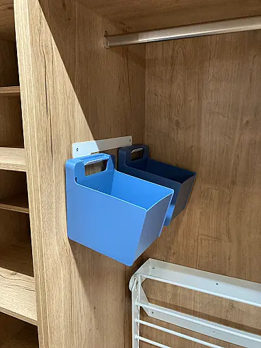 Exklusives Badezimmer mit Doppel-Waschtisch und großem LED-Spiegel - Schiebetürenschrank - Keramik-Platte