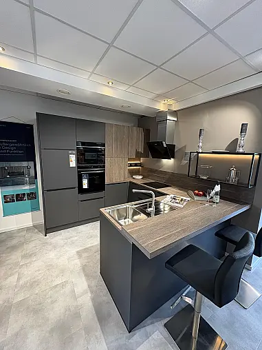 Moderne U-Küche im gemütlich modernen Style