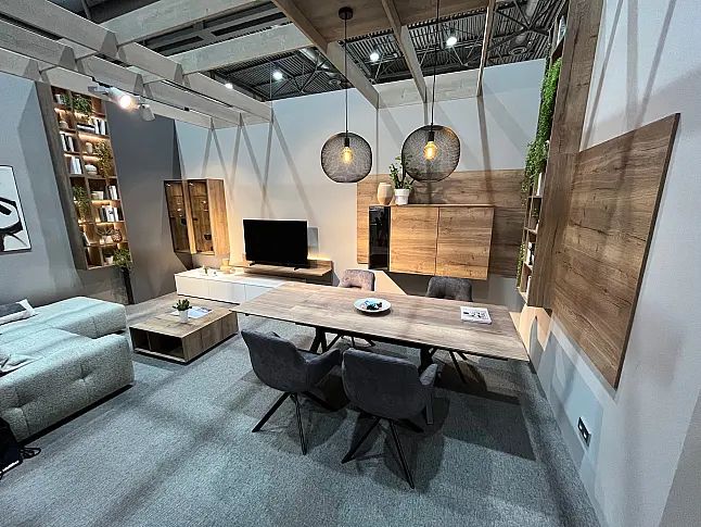 Exklusives Esszimmer inkl. ausziehbarem Tisch und Stühlen - LED-Beleuchtungen - Messestück - sofort verfügbar !
