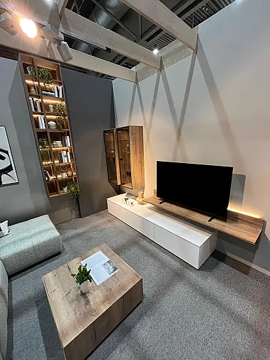 Exklusive Wohnwand / Medienboard - Lack Alpinweiß / Eiche Havanna - LED-Beleuchtungen - Couchtisch - Messestück - sofort verfügbar!