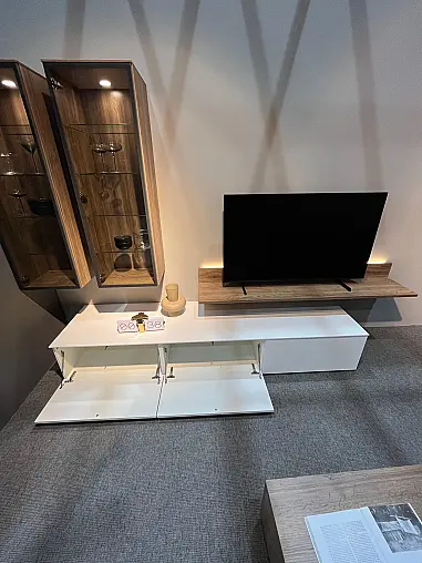 Exklusive Wohnwand / Medienboard - Lack Alpinweiß / Eiche Havanna - LED-Beleuchtungen - Couchtisch - Messestück - sofort verfügbar!