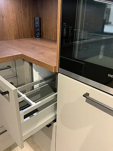 Moderne  offene L-Küche mit Sitzbereich ohne Berbel Kopffreihaube