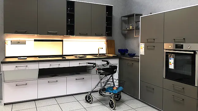 Umstandsgerechte und ergonomische Küche mit viel Licht