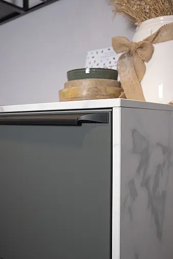 Moderne Küche in mineralgrün