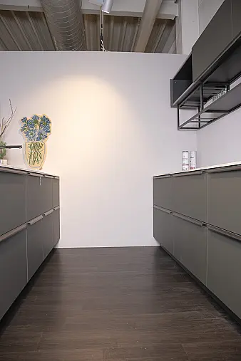 Moderne Küche in mineralgrün