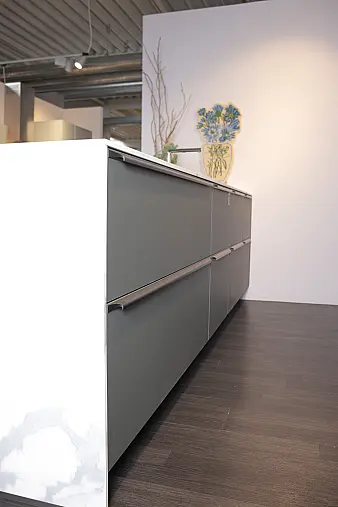 Moderne Küche in mineralgrün