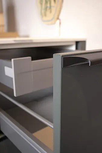Moderne Küche in mineralgrün