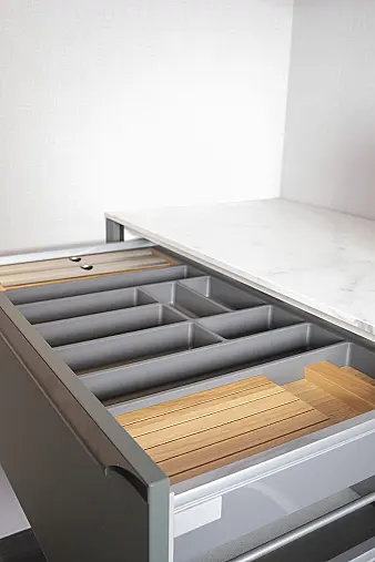 Moderne Küche in mineralgrün