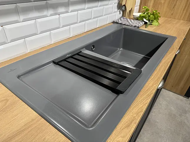 Abverkaufsküche Schüller Cameo Echt Lack Lavaschwarz Satin