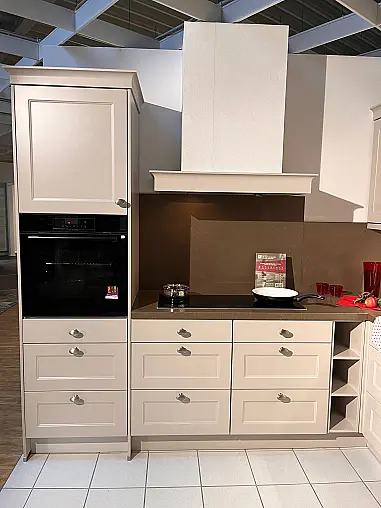 Moderne L-Küche mit Silestone Plattenanlage und Rückwänden