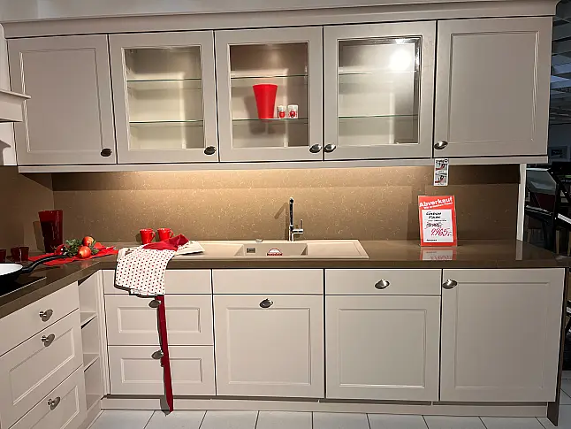 Moderne L-Küche mit Silestone Plattenanlage und Rückwänden