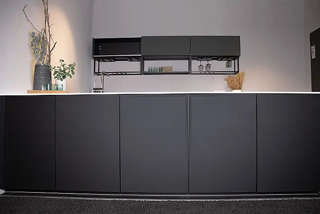 Moderne Küche in mineralgrün