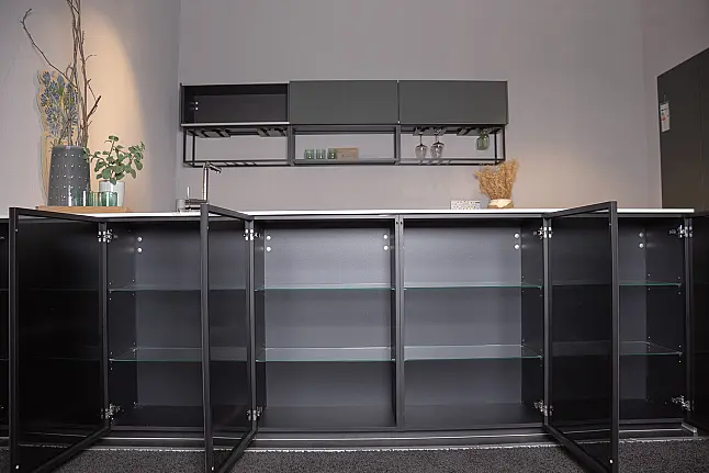 Moderne Küche in mineralgrün