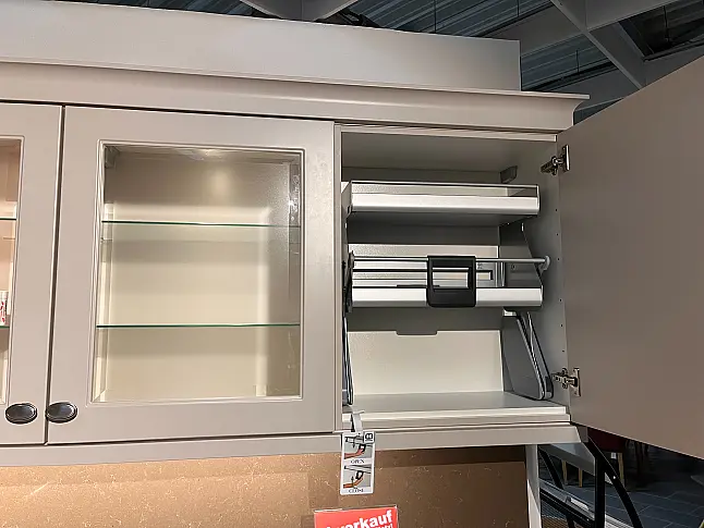 Moderne L-Küche mit Silestone Plattenanlage und Rückwänden