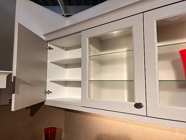 Moderne L-Küche mit Silestone Plattenanlage und Rückwänden