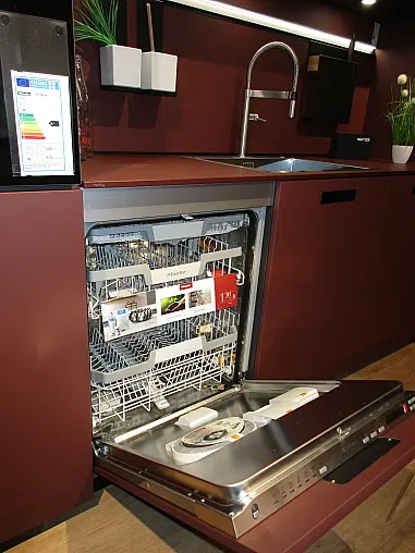 Elegante Küche mit Insel Schwarz Matt modern ausgestattet inkl. Dampfbackofen, Miele Kochfeldabzug und vielen Extras