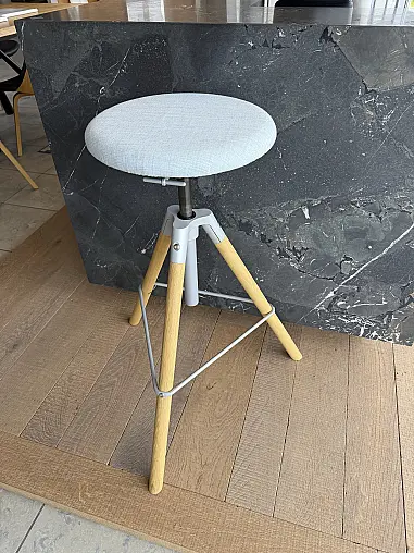 Ausstellungsstücke, höhenverstellbar von 70-85cm Sitzhöhe, Sitzfläche D.35cm drehbar,
