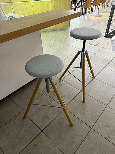 Ausstellungsstücke, höhenverstellbar von 70-85cm Sitzhöhe, Sitzfläche D.35cm drehbar,