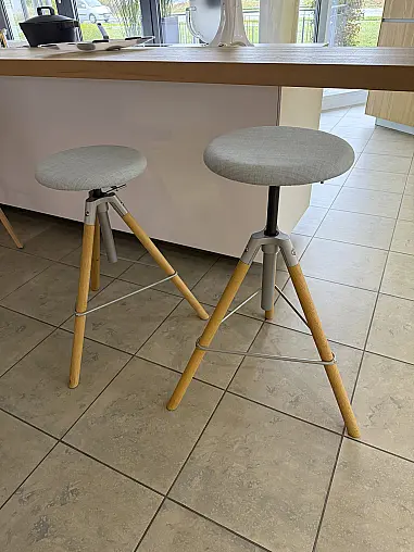 Ausstellungsstücke, höhenverstellbar von 70-85cm Sitzhöhe, Sitzfläche D.35cm drehbar,