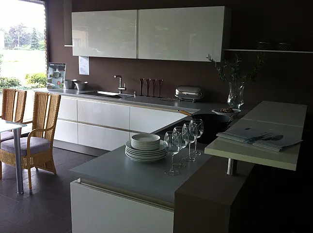 MUSTERKÜCHE/MESSEKÜCHE SieMatic S 2 - L lotusweiss Hochglanz Lack