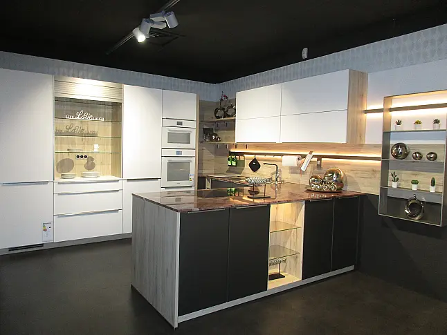 Moderne Küche mit Insel U-Form Weiß Eiche San Remo NB mit hochwertiger Natursteinarbeitsplatte &amp; vielen Extras inkl. Dampfgarer