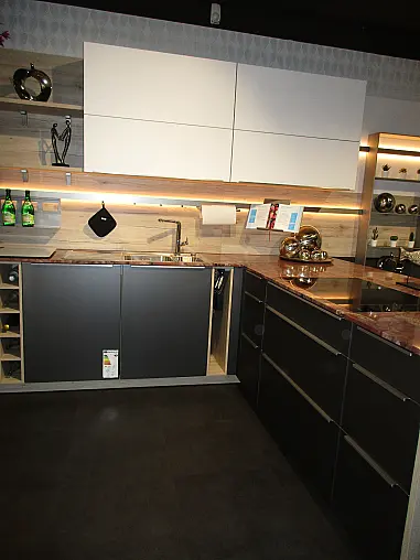 Moderne Küche mit Insel U-Form Weiß Eiche San Remo NB mit hochwertiger Natursteinarbeitsplatte &amp; vielen Extras inkl. Dampfgarer