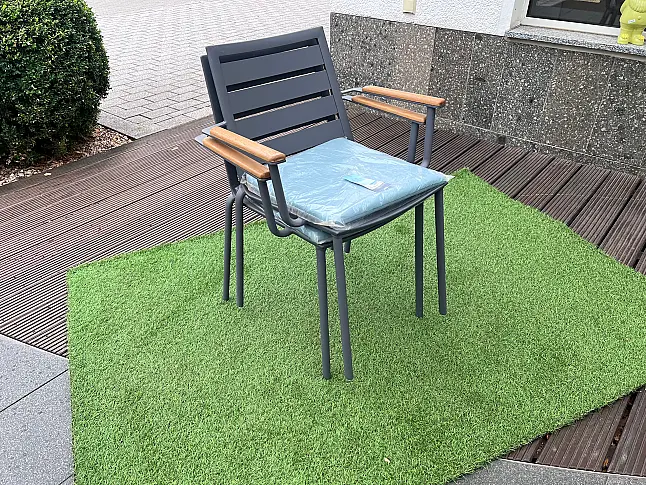 Armlehnenstuhl für den Garten