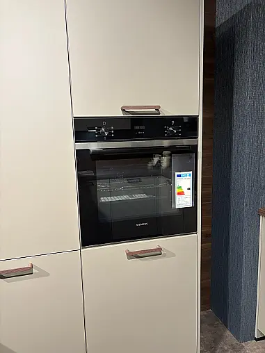 L-Küche mit Hochschrankzeile  I  K005