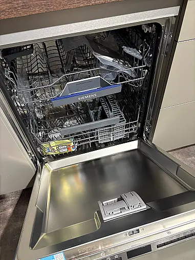 L-Küche mit Hochschrankzeile  I  K005