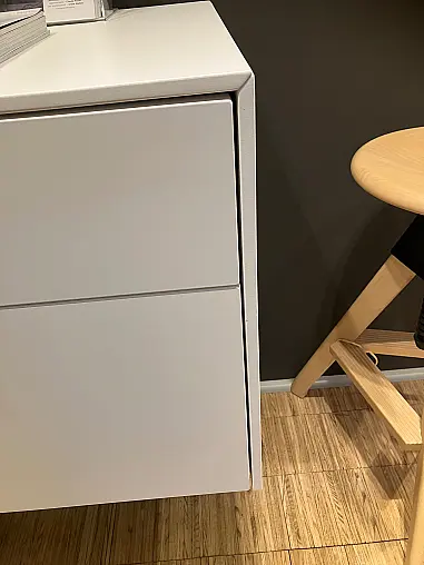 kleines Sidebord hängend mit Gehrungskanten von Eggersmann