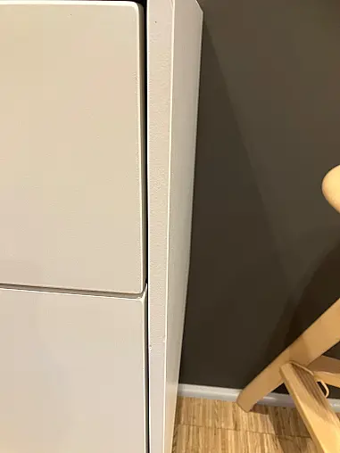 kleines Sidebord hängend mit Gehrungskanten von Eggersmann