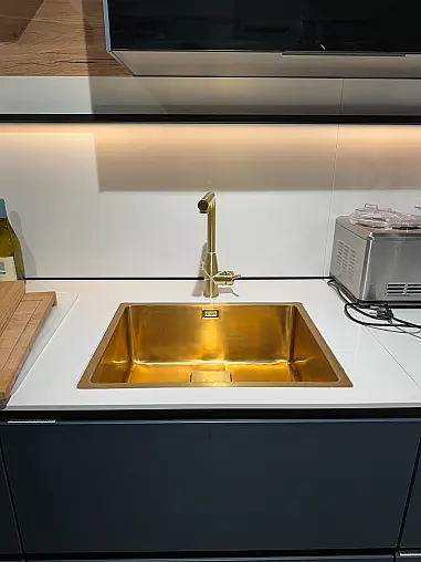 Große Nobilia Ausstellungsküche mit vielen Extras