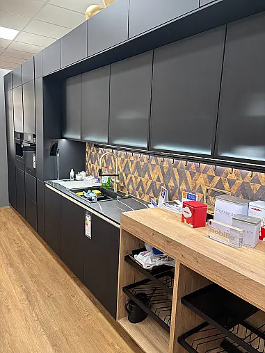 Nobilia Easytouch Grafitschwarz moderne Grifflose Küche in Schwarz-Matt