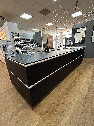 Nobilia Easytouch Grafitschwarz moderne Grifflose Küche in Schwarz-Matt