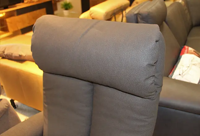 Dunkler gemütlicher Sessel in modernem Design für Ihr Wohnzimmer